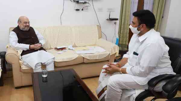 అనర్హత వేటు.. అమిత్ షా చాటు? అనర్హత వేటు.. అమిత్ షా చాటు?