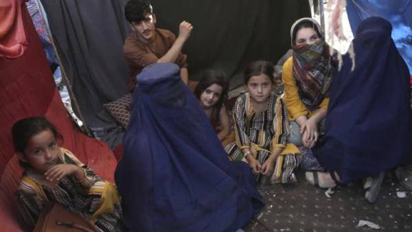 ఆఫ్గన్లను ఒకలా... విదేశస్తులను మరోలా...