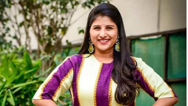 ఇటీవల మంగ్లీ పాట వివాదాస్పదం... ఇటీవల మంగ్లీ పాట వివాదాస్పదం...