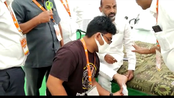 డబుల్ బెడ్ రూమ్ ఇళ్ల నాణ్యత గాలికి : బండి సంజయ్