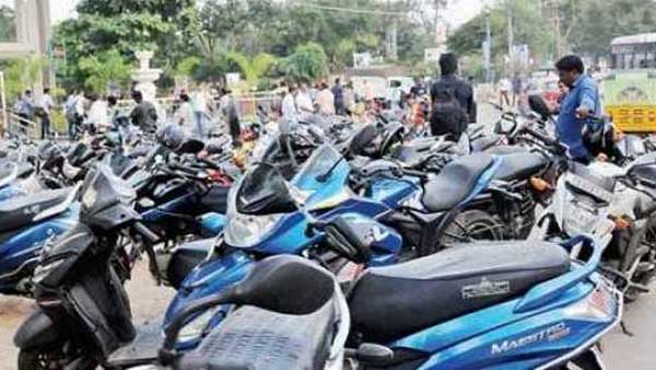 ట్రాఫిక్ పోలీసులపై వాహనదారులు, వాహనదారులపై ట్రాఫిక్ పోలీసుల వెర్షన్ ఇది ట్రాఫిక్ పోలీసులపై వాహనదారులు, వాహనదారులపై ట్రాఫిక్ పోలీసుల వెర్షన్ ఇది