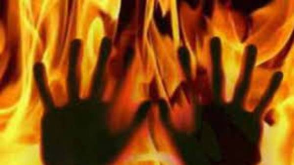 ఏపీలో మహిళల రక్షణపై అధికార పార్టీని టార్గెట్ చేస్తున్న ప్రతిపక్షాలు ఏపీలో మహిళల రక్షణపై అధికార పార్టీని టార్గెట్ చేస్తున్న ప్రతిపక్షాలు