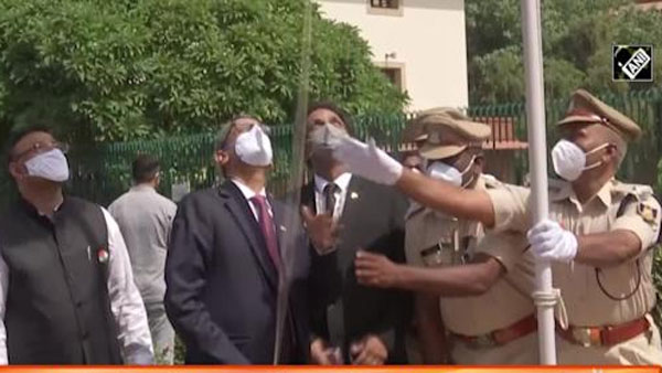 ఏ చట్టం ఎందుకో తెలియట్లే..