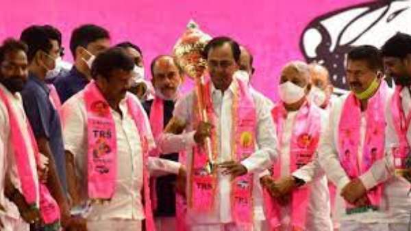 కేసుల పెరుగుదలతో మాదగ్గరకు రాకండి మహాప్రభో అంటున్న హుజురాబాద్ జనం