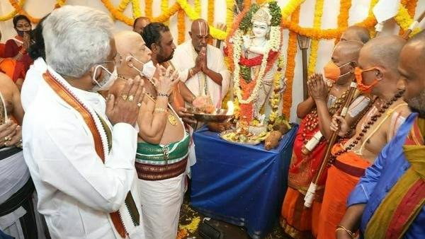 electric buses use for staff and devotees