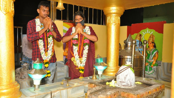 ప్రియుడు కేటుగాడు..... మరో యువతితో పెళ్లి