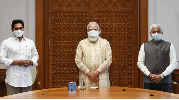 వక్ఫ్ భూముల చుట్టూ రక్షణ..