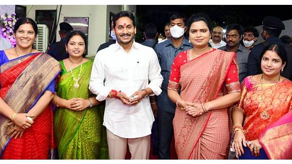 విడదల రజనీ, మహిళా నేతలు ముందుగానే..