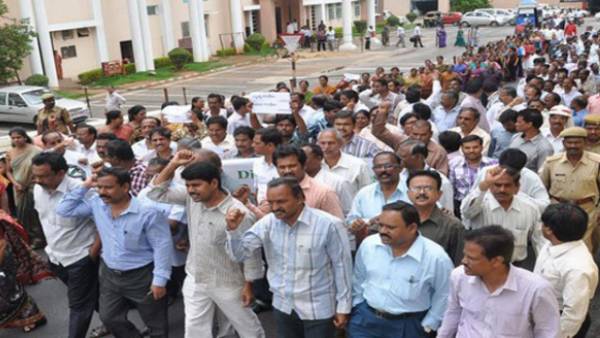 ఉద్యోగ సంఘాల హర్షం