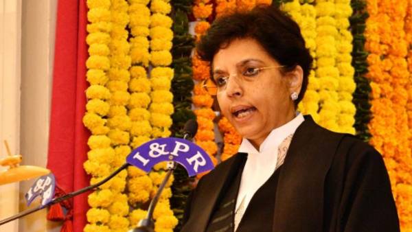 మహిళా న్యాయమూర్తికి సుప్రీంకోర్టు చీఫ్ జస్టిస్ ఛాన్స్