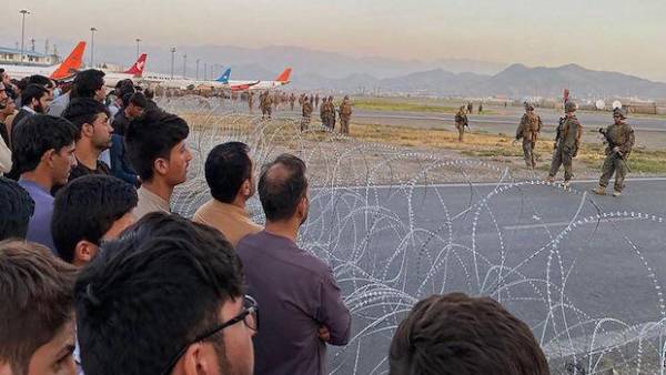 కాబూల్ విమానాశ్రయంలో 40 మంది మరణించారు కాబూల్ విమానాశ్రయంలో 40 మంది మరణించారు