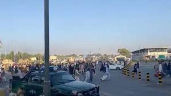 ఆందోళనకు దిగుతున్న ప్రజలపై తాలిబన్ల కాల్పులు: పలువురు మృతి ఆందోళనకు దిగుతున్న ప్రజలపై తాలిబన్ల కాల్పులు: పలువురు మృతి