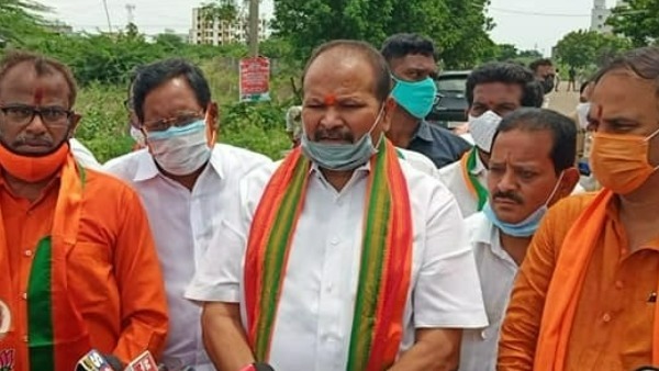 రాజధాని ఎక్కడా అంటే చెప్పలేని స్థితి 