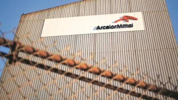 గుజరాతీ లాబీ అండతో గుజరాతీ లాబీ అండతో