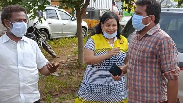 సినిమా స్టోరీ చెప్పిన కిలాడీ లేడి సినిమా స్టోరీ చెప్పిన కిలాడీ లేడి