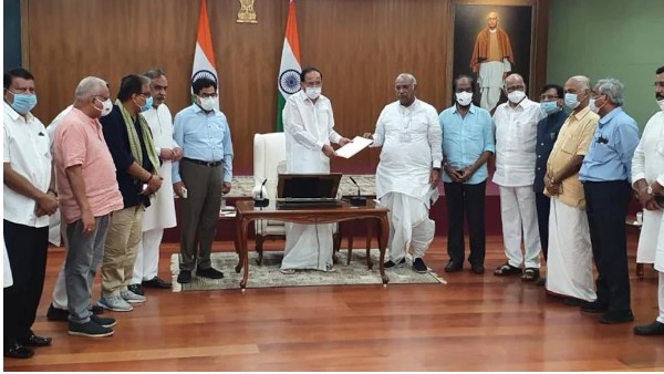 వెంకయ్యా.. ఇదేందయ్యా?