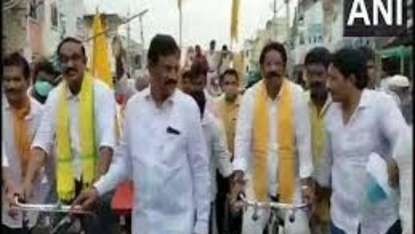 సైకిల్ ర్యాలీ నిర్వహించిన మాజీ మంత్రి నక్కా ఆనందబాబు సైకిల్ ర్యాలీ నిర్వహించిన మాజీ మంత్రి నక్కా ఆనందబాబు