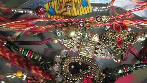  రాఖీ పండుగ రోజు అన్న దానం చేస్తే సర్వ శుభాలు 