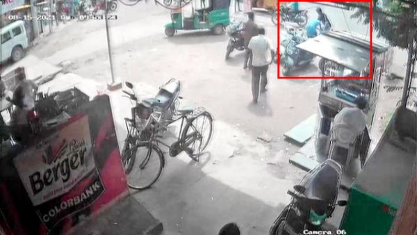  రమ్య ఇంటికి చేరుకున్న ఎస్సీ కమీషన్ సభ్యులు .. బీజేపీ నాయకులను అడ్డుకున్న పోలీసులు