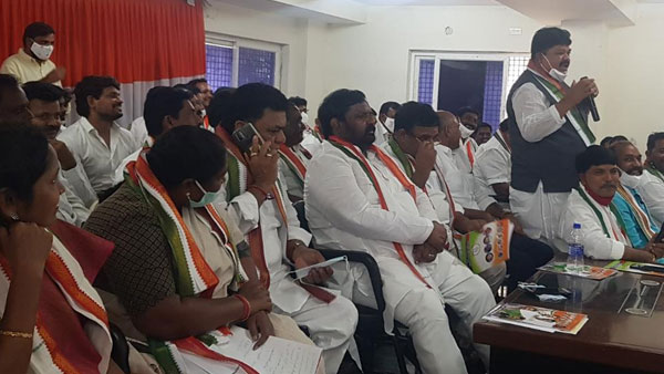 కలిసి పనిచేద్దాం..