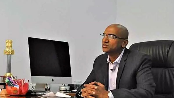 గత నెల పదవికి రాజీనామా