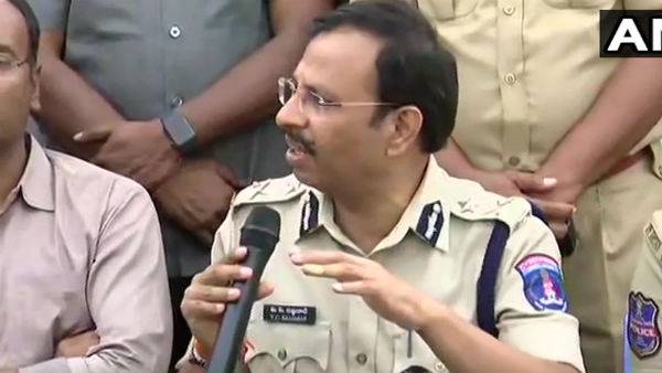 ఎన్ కౌంటర్ స్పెషలిస్ట్ గా సజ్జనార్ .. గతంలో యాసిడ్ దాడి కేసులోనూ ఎన్ కౌంటర్ ఎన్ కౌంటర్ స్పెషలిస్ట్ గా సజ్జనార్ .. గతంలో యాసిడ్ దాడి కేసులోనూ ఎన్ కౌంటర్