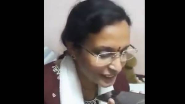 సార్..... ఒక్కసారి మాస్క్ తీస్తారా