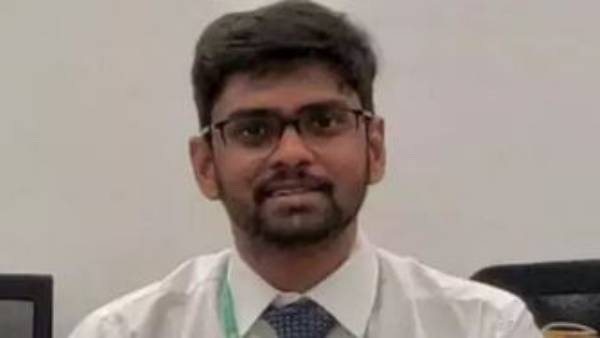 సాధారణ రైతులా లుంగీ ధరించి...