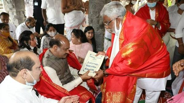 అమ్మవారికి ప్రత్యేక పూజలు అమ్మవారికి ప్రత్యేక పూజలు