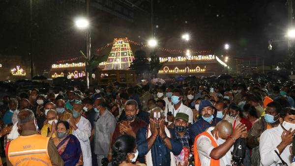 ప్రతిరోజూ స్వామివారి ఉంజల్ సేవ ప్రతిరోజూ స్వామివారి ఉంజల్ సేవ