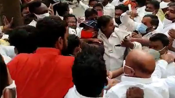 టీఆర్ఎస్ ఆందోళన..