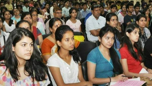 దేశంలో నకిలీ వర్సిటీలు ... యూపీలోనే 8 నకిలీ వర్సిటీలు దేశంలో నకిలీ వర్సిటీలు ... యూపీలోనే 8 నకిలీ వర్సిటీలు