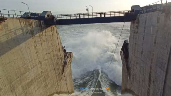 Pulichintala dam gate no. 16 washed away by krishna river flood flow