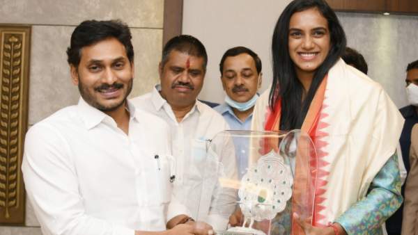 olympic bronze medalist pv sindhu met ys jagan, cm ask her to begin vizag academy works soon