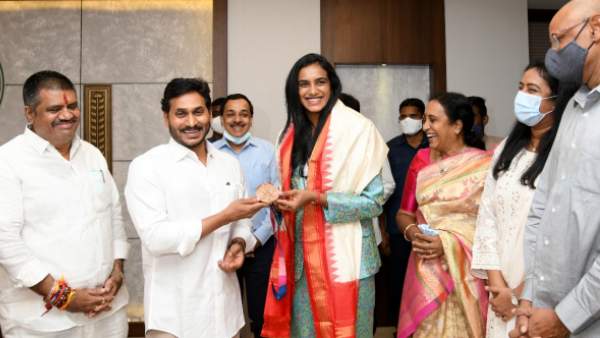 olympic bronze medalist pv sindhu met ys jagan, cm ask her to begin vizag academy works soon