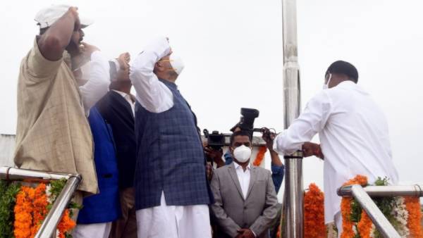  విజయవాడలో జగన్ పతాకావిష్కరణ