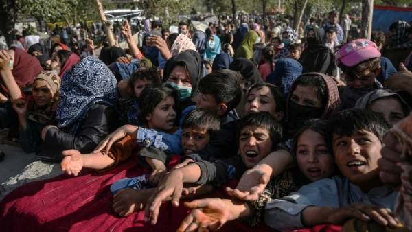 నాలుగు రోజుల పడిగాపులు... నిరాశతో వెనుదిరిగి...