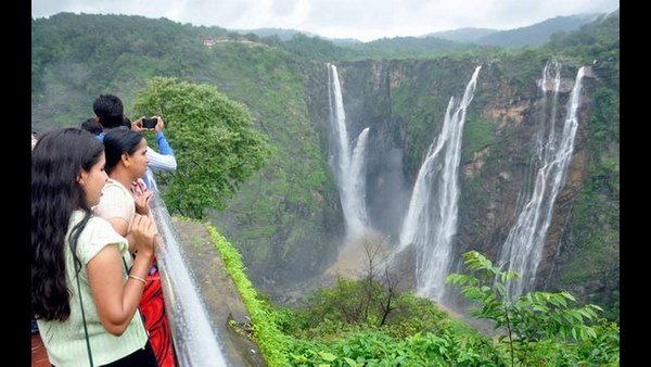 కోవిడ్ టాస్క్ ఫోర్స్ నిర్ణయాలతో సీఎం ?