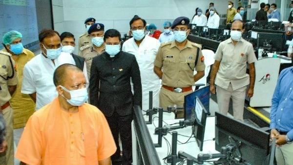 యువతకు కోటి స్మార్ట్‌ఫోన్లు, ట్యాబ్లెట్లు