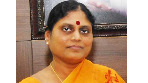 విజయమ్మ ప్రత్యేక ఆహ్వానాలు..