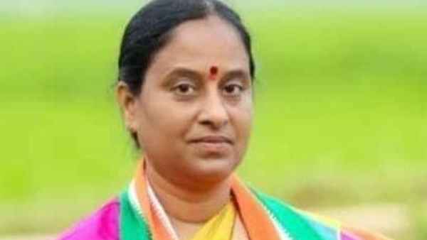 హుజురాబాద్ లో గట్టి పోటీ ఇచ్చే బలమైన అభ్యర్థి కోసం కాంగ్రెస్ కసరత్తు .. కొండా సురేఖ పేరు హుజురాబాద్ లో గట్టి పోటీ ఇచ్చే బలమైన అభ్యర్థి కోసం కాంగ్రెస్ కసరత్తు .. కొండా సురేఖ పేరు