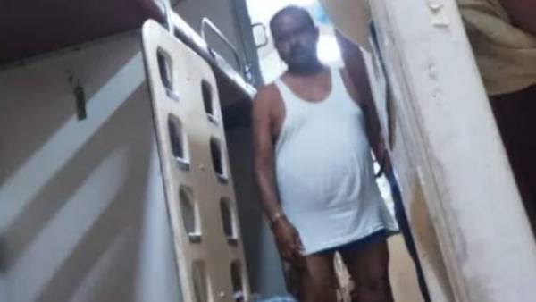 లోదుస్తుల్లోనే ఎమ్మెల్యే ప్రయాణం..