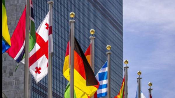  మహిళల్నీ వదలని వైనం