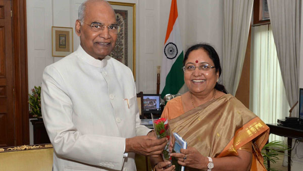 గవర్నర్ రాజీనామా..