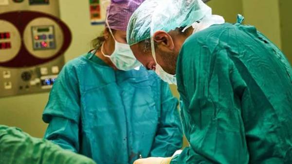  వెంట్రుకల బాల్ కారణంగా బాలికకు అనారోగ్యం