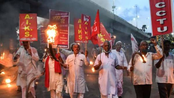 రోడ్ల పైకి కాంగ్రెస్ - వామపక్ష పార్టీల నేతలు