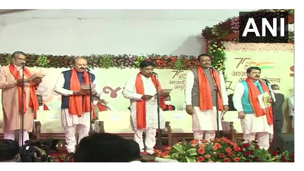 bjp follows kerala communist formula in gujarat cabinet formation with all new faces including cm bjp follows kerala communist formula in gujarat cabinet formation with all new faces including cm