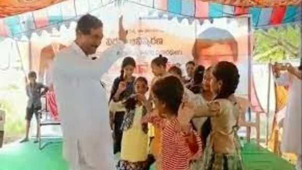 పాటకు స్టెప్పులేసి జోష్ నింపుతున్న రాజకీయ నాయకులు 