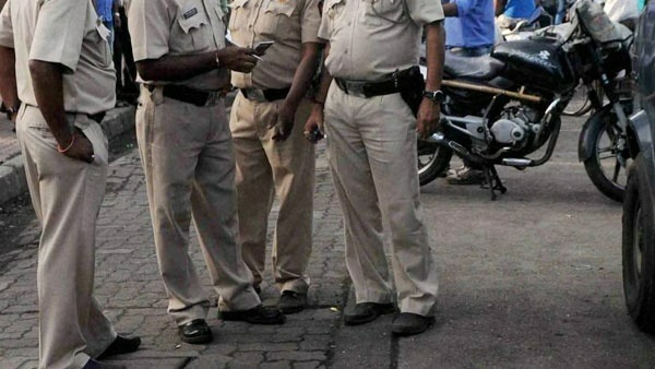 పోలీస్ రాజ్.. పోలీస్ రాజ్..