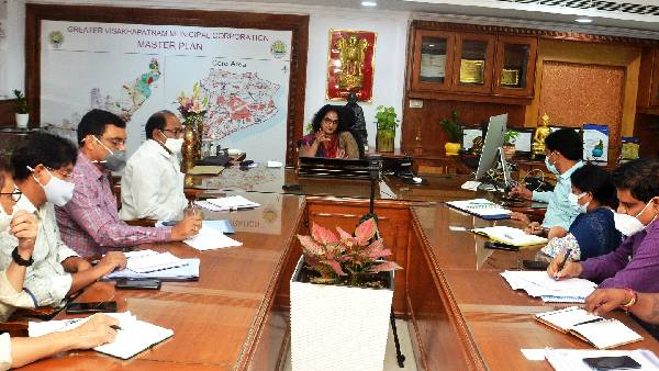  జీవీఎంసీ కమిషనర్ సృజనతో వార్